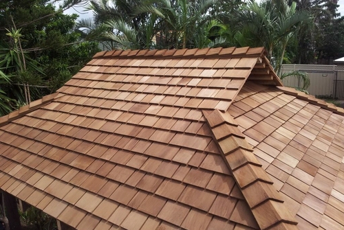 Крыша из деревянной черепицы